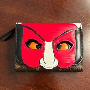 Fold up wallet made in leather.